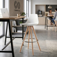 Tabouret haut Norway avec pieds en bois, design scandinave