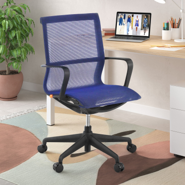 chaise de bureau bleu structure blanche maille accoudoirs fixes 2